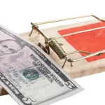 Ratoeira com nota de dinheiro como isca