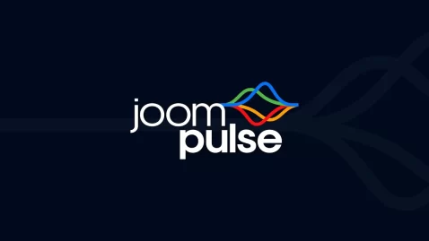 Logo da JoomPulse ao centro com fundo preto