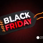 Tag escrita Black Friday presa em fita laranja em fundo preto