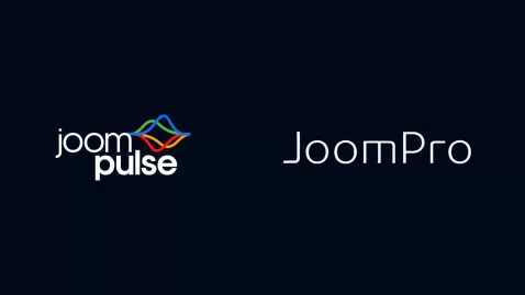 Logotipos da JoomPulse e JoomPro lado a lado em fundo escuro