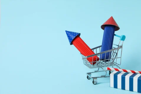 Carrinho de compras com foguetes simbolizando crescimento, representando produtos com potencial e descoberta de tendências no e-commerce