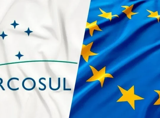 Logo do Mercosul ao lado da bandeira da União Europeia, simbolizando o acordo Mercosul União Europeia 2026 e seus impactos para quem vende online no Brasil