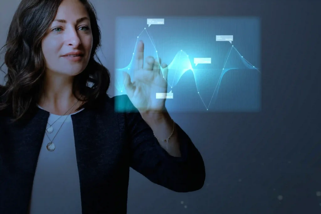 Pessoa analisando gráfico de preços em painel digital para acompanhar o repricing inteligente no marketplace