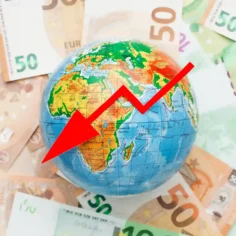 Globo sobre notas de dinheiro com seta vermelha apontando para baixo, representando redução da taxa das blusinhas